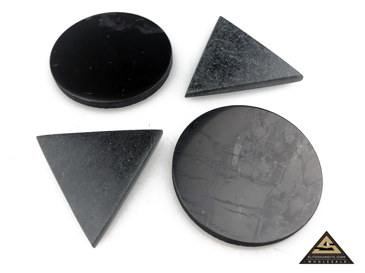 Harmonisers (shungite slice diam.5 cm + talkochlorite triangle) by eliteshungite.com